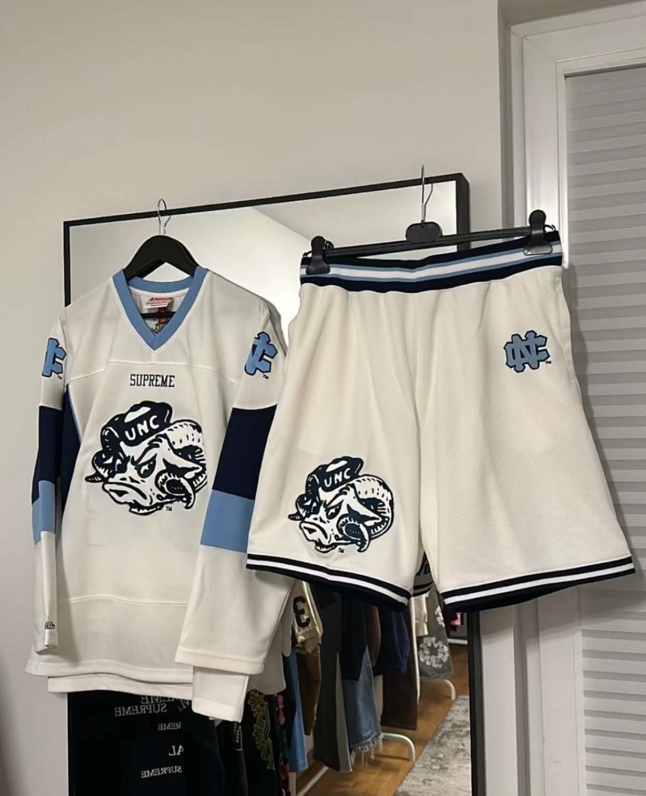 【Supreme】Ultrasuede Mesh Baseball Jersey Supreme Ultrasuede Mesh Baseball Jersey and Shorts | TrendX