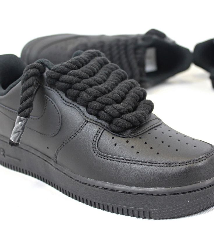 Air force 1 hot sale black laces